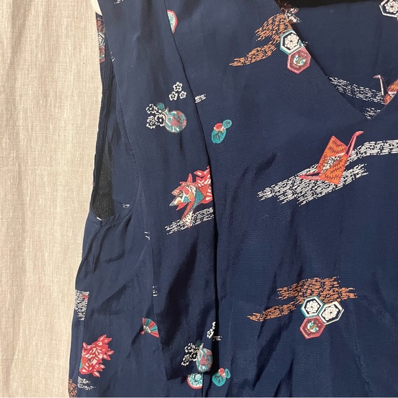 & Other Stories Origami Crane Navy V-Neck Sleeveless Top - Picture 2 of 3